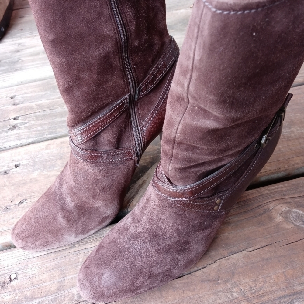 COLE HAAN BROWN SUEDE LEATHER 3.5" HEELS BOOTS WOMEN Sz 9B side zip MADE BRAZIL.